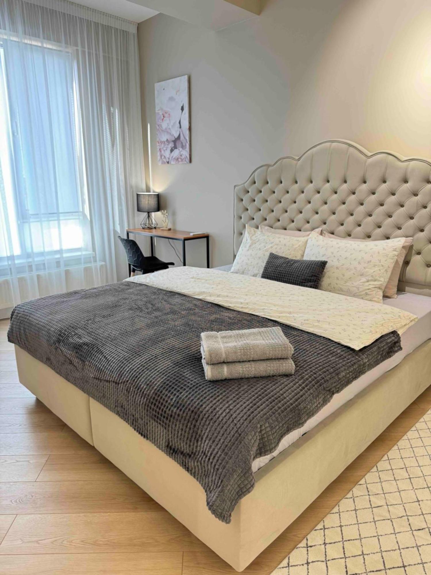 Rentnow Modern Business Apartment With 3 Bedrooms In Centre Кишинёв Экстерьер фото