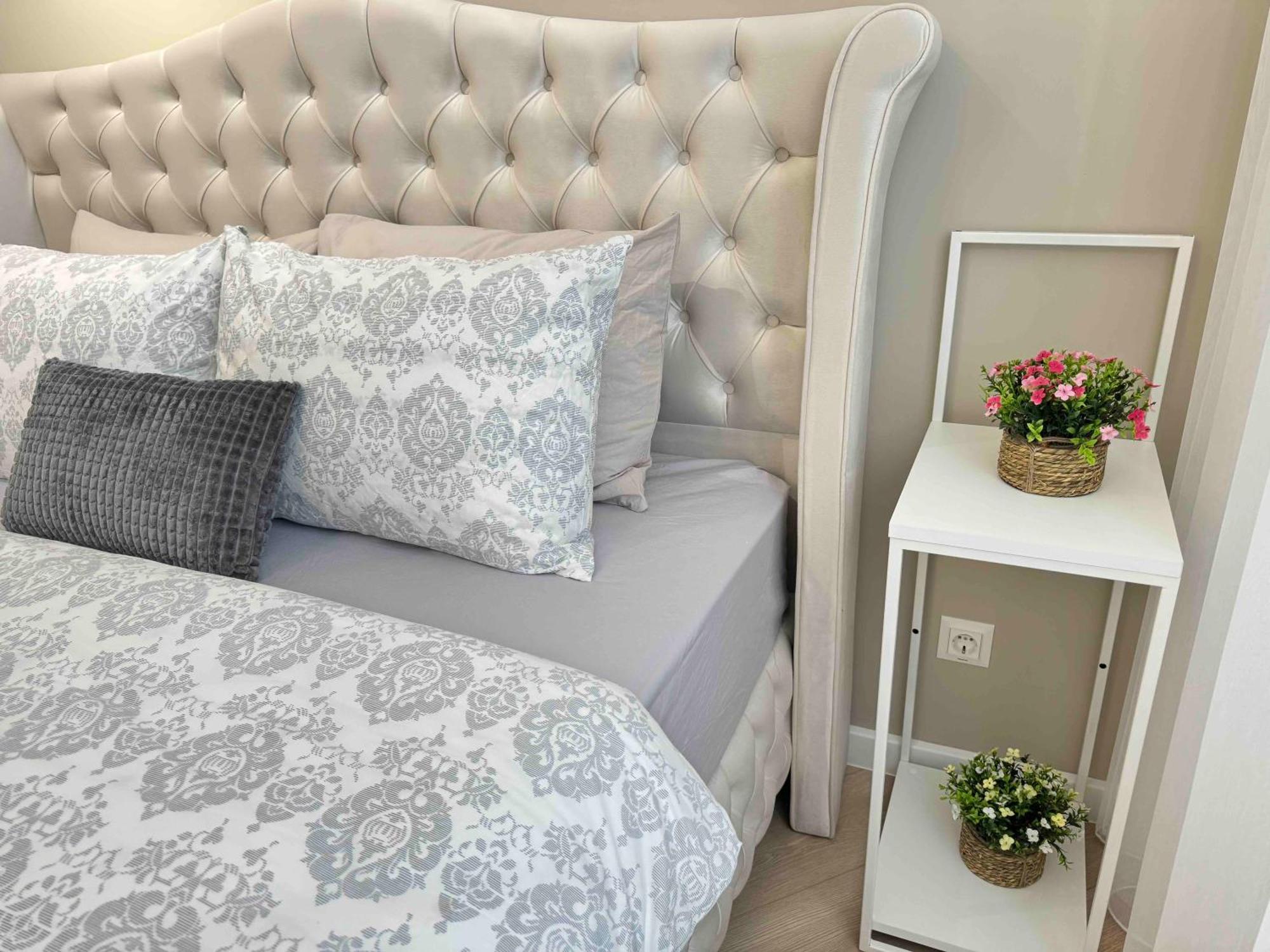 Rentnow Modern Business Apartment With 3 Bedrooms In Centre Кишинёв Экстерьер фото
