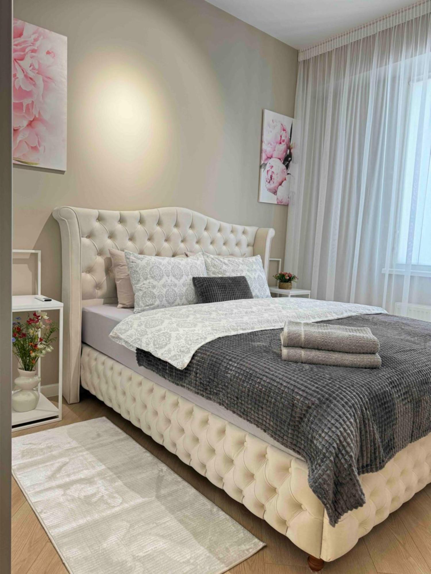 Rentnow Modern Business Apartment With 3 Bedrooms In Centre Кишинёв Экстерьер фото