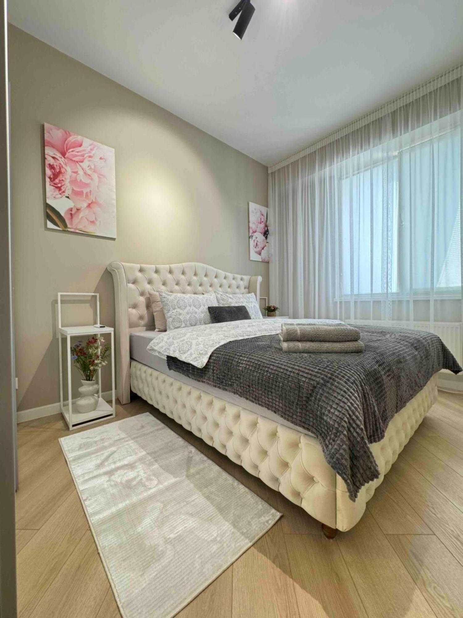 Rentnow Modern Business Apartment With 3 Bedrooms In Centre Кишинёв Экстерьер фото