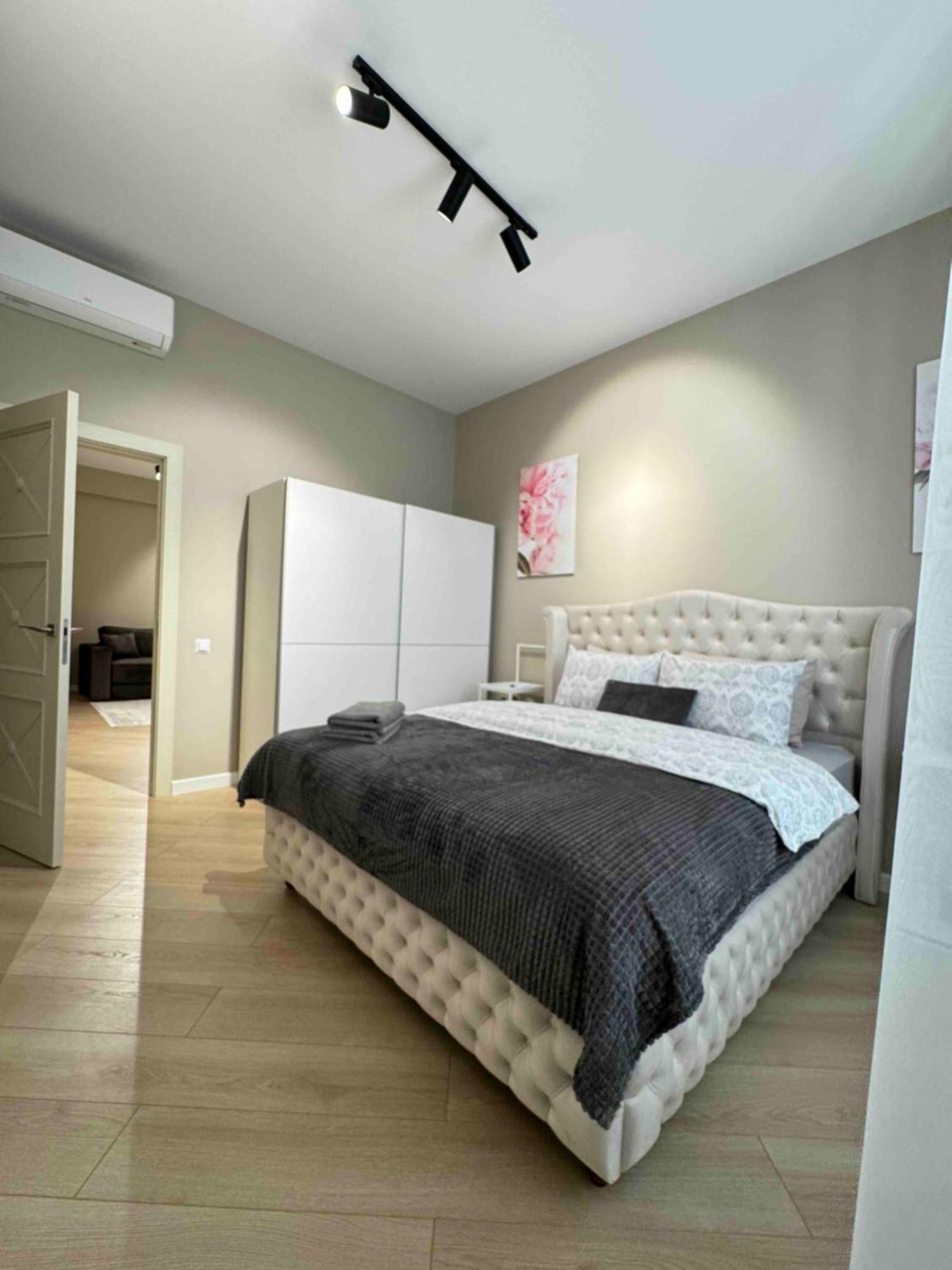 Rentnow Modern Business Apartment With 3 Bedrooms In Centre Кишинёв Экстерьер фото
